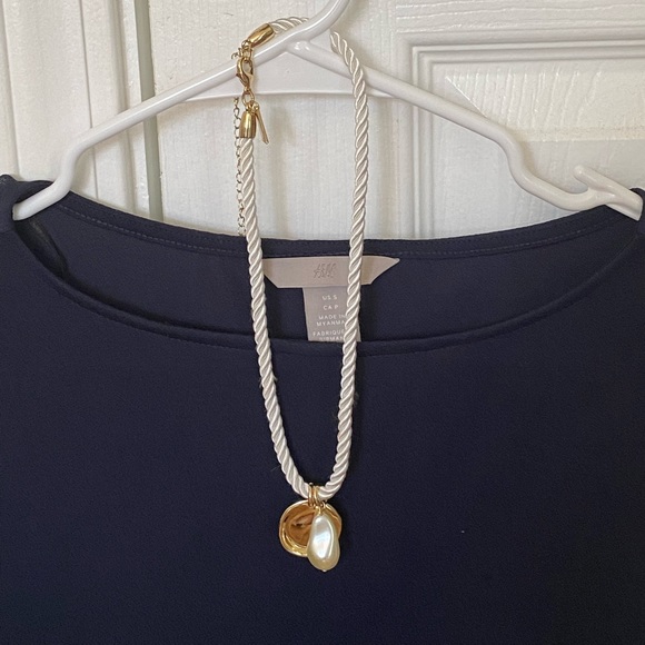 Seashell Gold Rope Statement Necklace - Picture 4 of 6